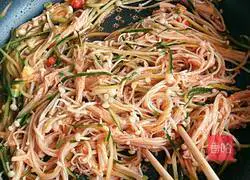 Illustration of how to make cold cucumber and enoki mushrooms 6