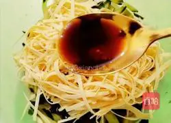 Illustration of how to make cold shredded dried tofu 6