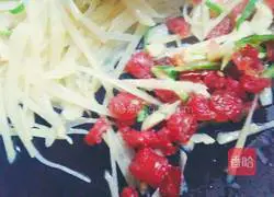 Illustration of how to make shredded potatoes with sausage 5