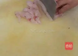 Illustration of how to make fish sticks with tomato sauce 4