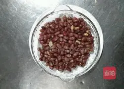 Illustration of how to soak peanuts in vinegar 3