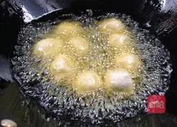 Illustration of how to make bean dregs meatballs 4