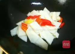 Illustration of how to stir-fry yam and broccoli 8