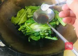 Illustration of how to make garlic lettuce 7