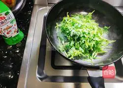 Illustration of how to make stir-fried chrysanthemum and dried fragrant chrysanthemum 4