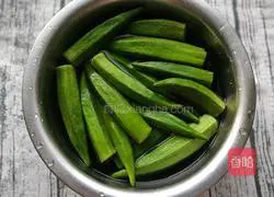 Illustration of how to make garlic okra 3
