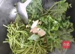 Home-style stir-fried chrysanthemum chrysanthemum Illustration of how to do it 6