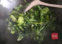 Illustration of how to make stir-fried lettuce 3