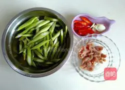 Illustration of how to make stir-fried asparagus and shredded pork 1