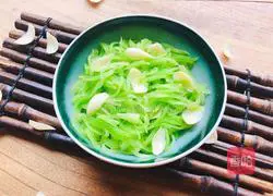 This is how to moisturize the lungs in autumn, stir-fried lettuce and lily, a refreshing, simple and easy-to-use recipe 7