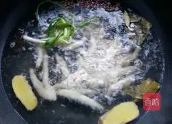 Illustration of how to make cold chicken feet 9