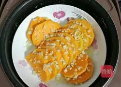 Illustration of how to steam pumpkin with minced garlic 6