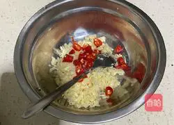 Illustration of how to steam enoki mushrooms with minced garlic 2