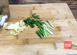 Illustration of how to make vinegar and three whites 4