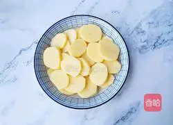 Illustration of how to make crispy potato pancakes 2
