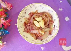 Illustration of how to stir-fry green apples with onions 11