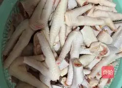 Illustration of homemade cold chicken feet 1