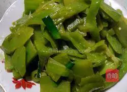 Illustration of how to make green pepper and lettuce 11