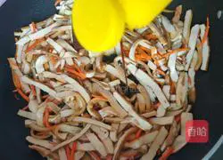 Illustration of how to make stir-fried dried tofu with leeks 8