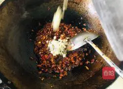 Illustration of how to make spicy mushroom sauce 13