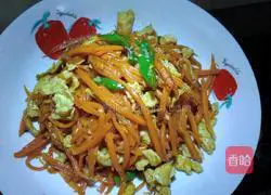 Illustration of how to make scrambled eggs with shredded carrots 10