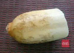 Illustration of how to make spicy lotus root slices 1