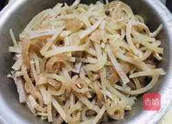 Illustration of how to make raw meat jelly 4