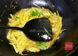 Illustration of how to make fried shredded potatoes 6