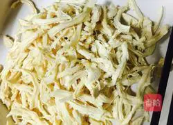 Illustration of how to make cumin shredded vegetarian chicken wings 2