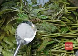 Illustration of how to make cold Chinese toon 4