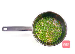 Illustration of how to make fried pine nuts with corn, sweet peas 1