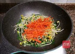 Illustration of how to make stir-fried bean sprouts with leeks 8