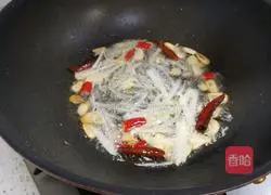 Illustration of how to make spicy and sour potato shreds 8