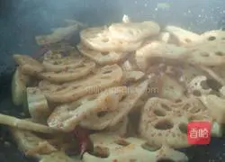 Illustration of how to make spicy hotpot lotus root slices 11