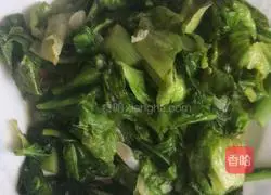 Illustration of how to make stir-fried lettuce 4