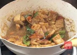 Illustration of how to cook dried beans with green tomato sauce 11