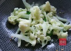Illustration of how to make garlic cauliflower 8