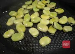 Illustration of how to make fried broad beans with leeks 2