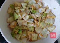 Illustration of how to make stir-fried cabbage with soy sauce 8