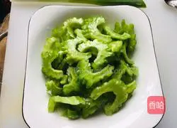 Illustration of how to make cold bitter melon 7