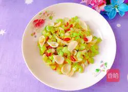 Illustration of how to stir-fry celery and lily 14