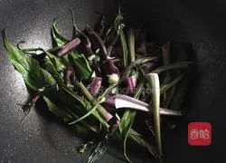 Stir-fry Illustration of how to make red cabbage moss 5