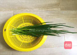 Illustration of how to make green onions mixed with tofu 2