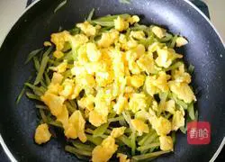 Illustration of how to make fried eggs with green bamboo shoots 16