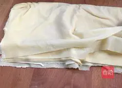 Illustration of how to make tofu skin 1