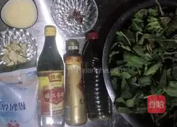 Illustration of how to make spinach mixed with spicy oil 1