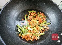 Illustration of how to stir-fry peanuts 11