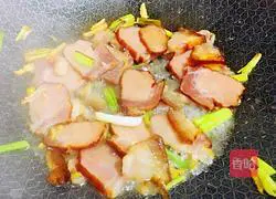 Illustration of how to make fried bacon with colored peppers 4