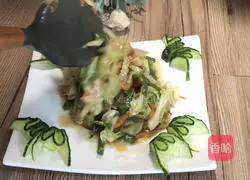 Illustration of how to make spicy and sour shredded cabbage 15