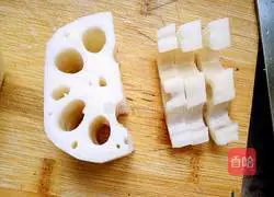 Illustration of how to make sweet and sour lotus root strips 2